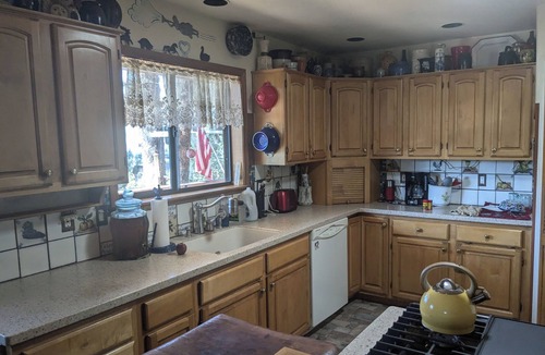 Iron Springs House | Charming 2-bedroom house in terrific Prescott with WiFi, AC