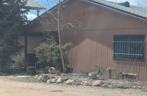 Iron Springs House | Charming 2-bedroom house in terrific Prescott with WiFi, AC