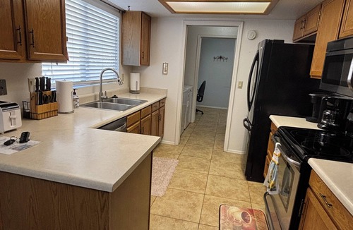 Fountain of the Sun House | Charming 2-bedroom house in Fountain of the Sun 55+ community. Great amenities!