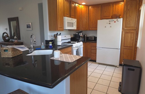 Lincoln Acres House | Charming 2-bedroom house in Bonita. Freeway and Bay Close.