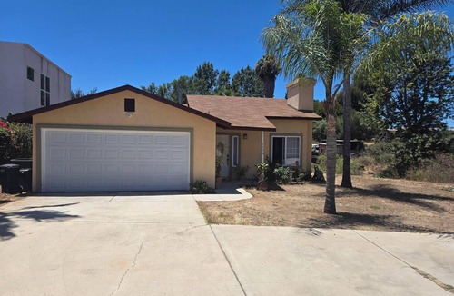 Lincoln Acres House | Charming 2-bedroom house in Bonita. Freeway and Bay Close.