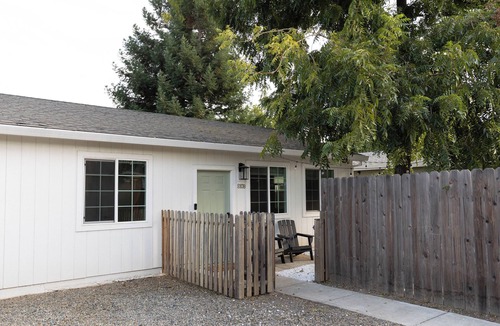 Folsom Cottage | Charming 2 bedroom Lake Natoma Retreat