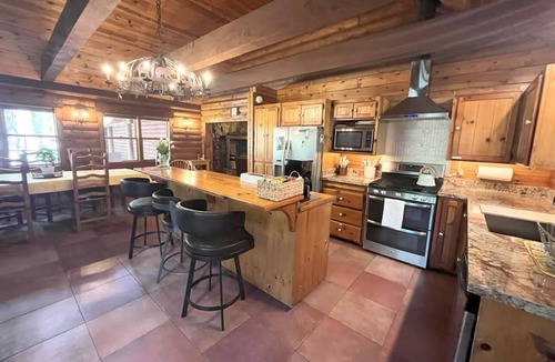 Tahoe Pines Cabin | Charming 3-bedroom cabin in fabulous Homewood.Come make Lake Tahoe memories