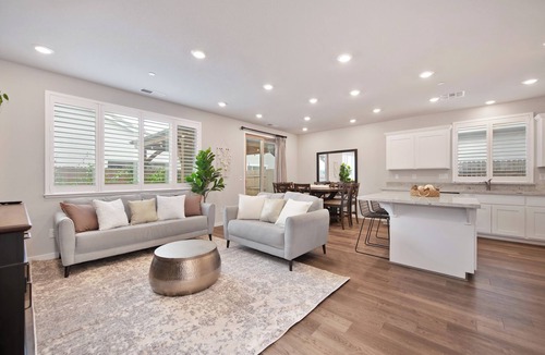Roseville House | Charming 3-bedroom house with Hot Tub at the Sanctuary in West Roseville