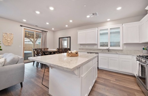 Roseville House | Charming 3-bedroom house with Hot Tub at the Sanctuary in West Roseville