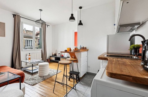 Les Puces de Saint-Ouen Apartment | Charming apartment near Montmartre