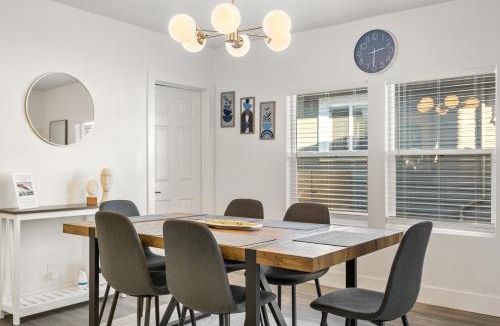 West Alameda House | Charming Alameda Retreat Cozy 2BR with Private Yard