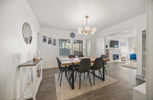 West Alameda House | Charming Alameda Retreat Cozy 2BR with Private Yard