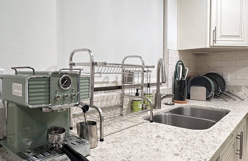 Lamanda Park Apartment | Charming apartment in beautiful Pasadena