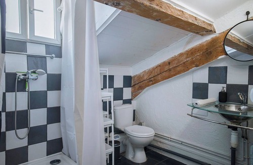 Lodi Apartment | Charming apt for 2, heart of the 6th