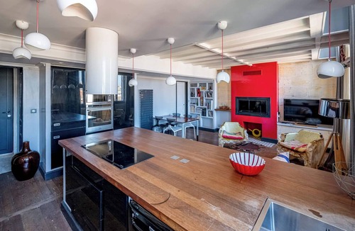 Hotel de Ville - Quinconces Apartment | Charming Bordeaux Apartment: 2 Bedrooms, Free Parking!
