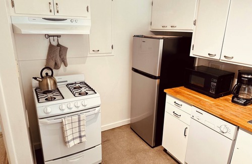 Southeastern Sacramento Apartment | Charming & Bright 1-bedroom w/private laundry & yard in Sacramento