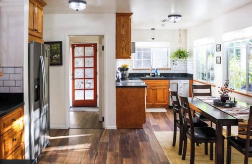 Silverado House | Charming cabin getaway in tranquil Silverado Canyon in the Santa Ana Mountains