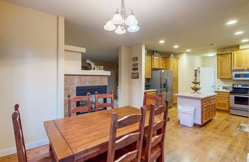 Bijou Park House | Charming Cabin with hot tub - near Heavenly Resort & dining