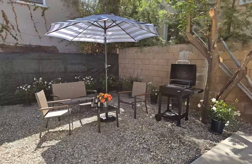 Lamanda Park Apartment | Charming & Cozy Home Near Caltech PCC & Pasadena Convention Center King-size bed