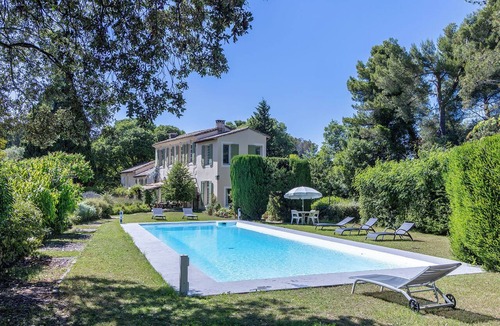 Saint-Etienne-du-Gres House | Charming 18th century farmhouse and exceptional garden near Saint Rémy de Provence