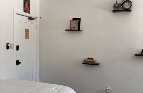 Westlake Apartment | Charming fully furnished apartment in beautiful Los Angeles with cool AC breeze