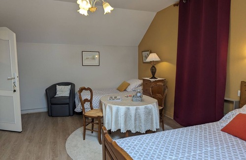 Tavers Bed & Breakfast | Charming Guest Rooms with Pool and Wi-Fi in the Loire Valley