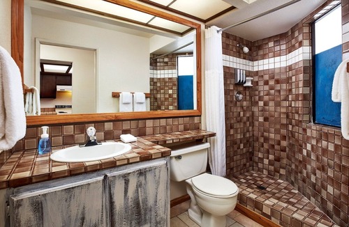 Avalon Hotel | Charming Hideaway: 3 Family-Friendly Rooms, Near Catalina Island Museum