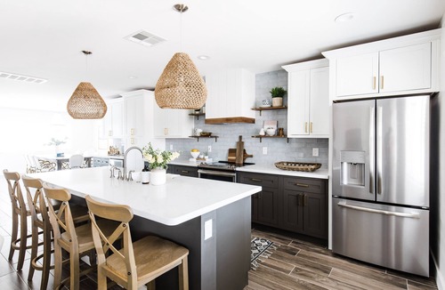 Village Grove House | Charming Home - Sleeps 14 + Heated Pool + BBQ + 5-7 minutes to Old Town