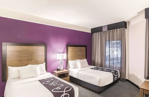 Woodlands Village Hotel | Charming Hotel Room w/Hot Tub Access & Free Daily Breakfast