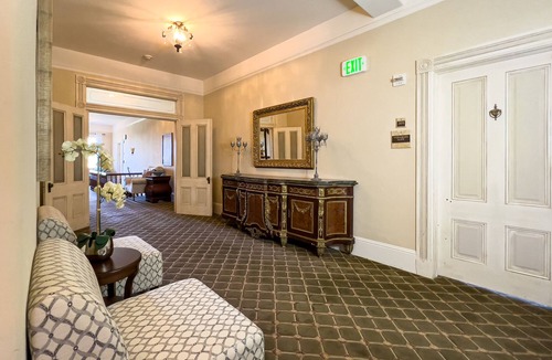 Salinas House | Charming King Suite Historic Mansion Near Monterey
