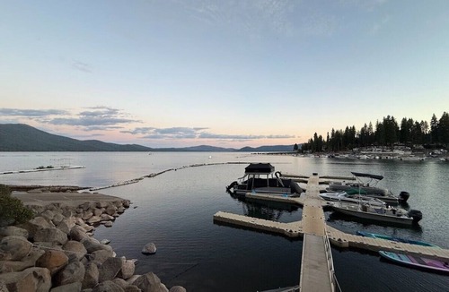 Peninsula Village Cabin | Charming Lakefront Studio Cabin w/Private Boat Launch & Slip Ideal for 2 Guests