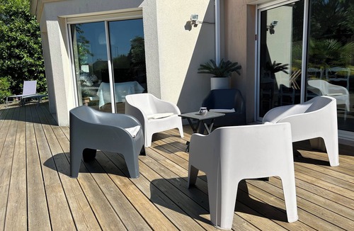 Eysines House | Charming light-filled house on the vineyard, beach and gastronomy route