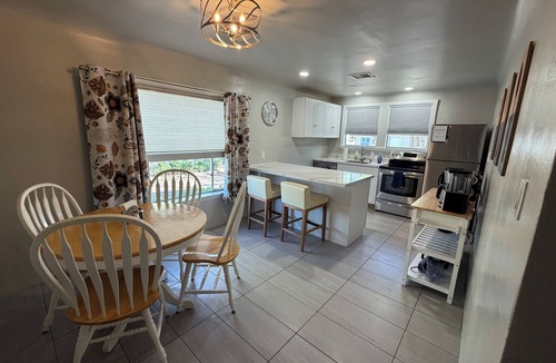 Prescott House | Charming Mid-Century Modern 2 BR Steps to Dining, Coffee, Trails & YRMC Hospital