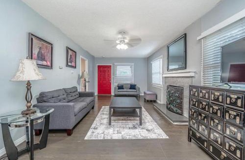 Monrovia House | Charming Monrovia Bungalow Near Pasadena and LA