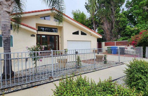 Reseda Apartment | Charming Private Guesthouse with Pool