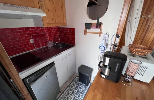 Les Angles Apartment | Charming Quiet Studio with Balcony, Bunk Beds, and Shuttle Stop Nearby