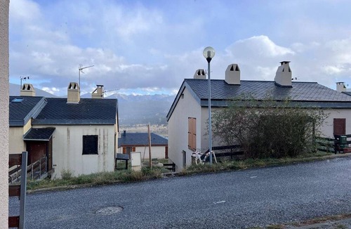 Les Angles Apartment | Charming Quiet Studio with Balcony, Bunk Beds, and Shuttle Stop Nearby