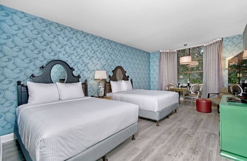 Downtown San Francisco Hotel | Charming Room with Pool Access, Fireplace & Free Breakfast in San Francisco