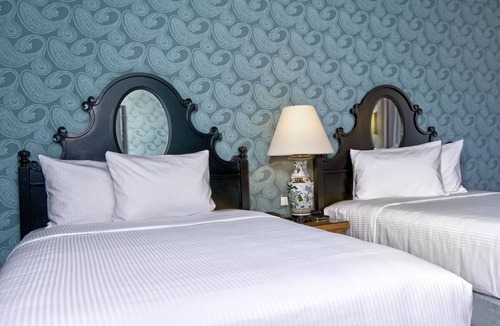Downtown San Francisco Hotel | Charming Room with Pool Access, Fireplace & Free Breakfast in San Francisco