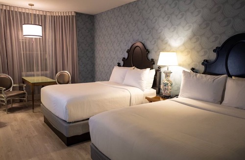Downtown San Francisco Hotel | Charming Room with Pool Access, Fireplace & Free Breakfast in San Francisco