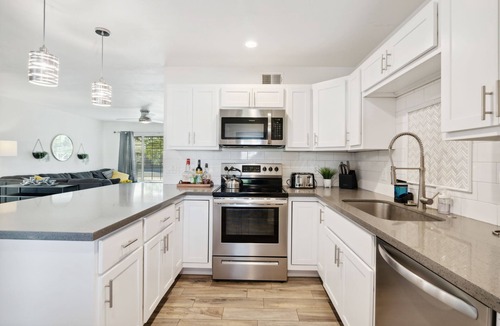 South Scottsdale House | Charming Scottsdale Retreat with Free Heated Pool - 5 Minutes from Old Town
