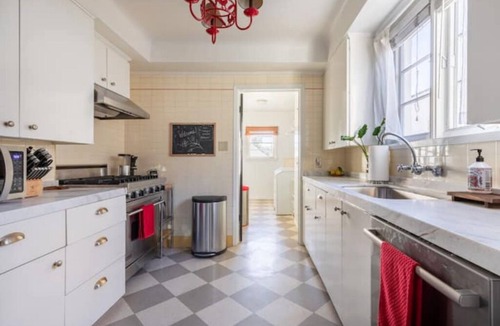 Mid City House | Charming Spanish-Style Retreat Between Downtown LA and the Beach