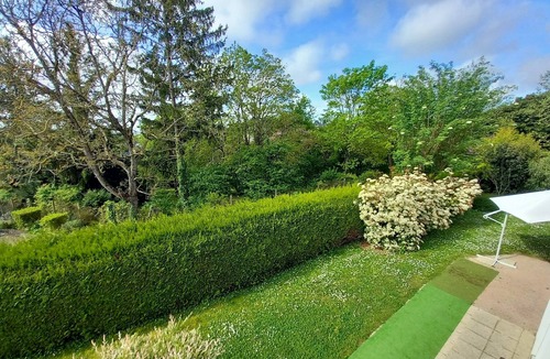 Tours Apartment | Charming Townhouse Apartment – South-Facing & Steps from the Loire à Vélo