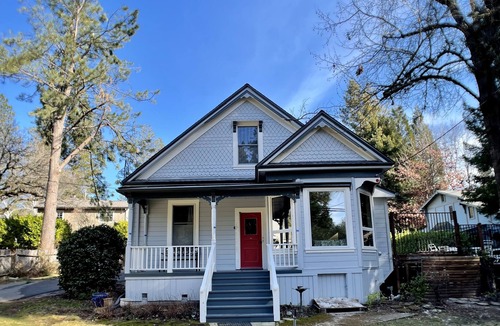 Nevada City House | Charming Victorian Cottage with pool! Walk to downtown Nevada City!