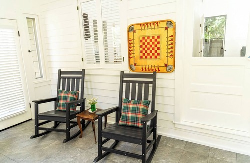 Forest Falls House | Charming, Vintage & Authentic Getaway - Sunroom - Free Parking!