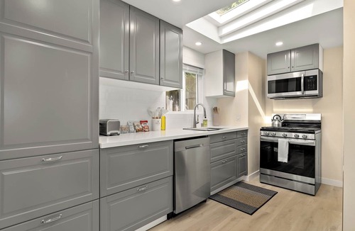 Venice House | Charming Zen 3BR Venice Beach Home with Patio & Washer and Dryer