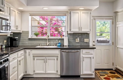 Paso Robles House | Chateau Paso-Perfect Downtown Location! Easy Walk to Everything!