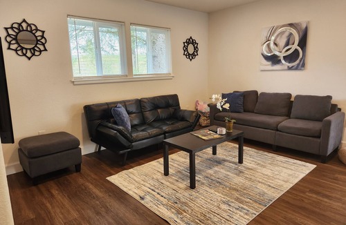 McKinleyville Cottage | Cheerful 2-bedroom cottage with patio