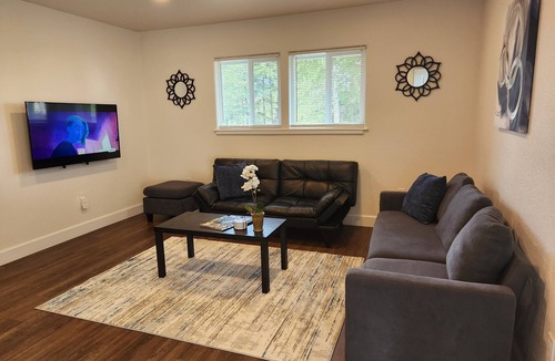 McKinleyville Cottage | Cheerful 2-bedroom cottage with patio