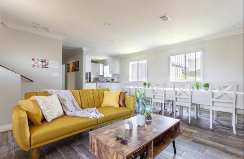 Downtown Los Angeles House | Cheerful 5BR house with parking near USC