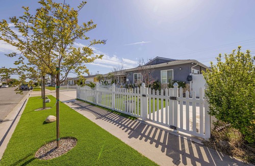Midway City House | Cheerful and Cozy Home in heart of Orange County , 5 mins Disneyland and Beaches
