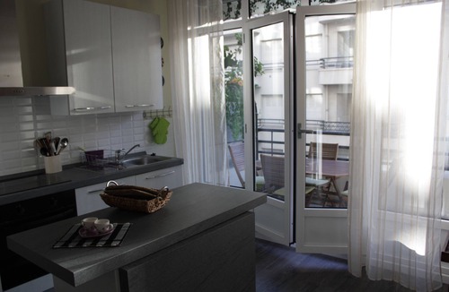 Carre d'Or Apartment | Chez Albertine: bright 105m² apartment, two minutes from the sea