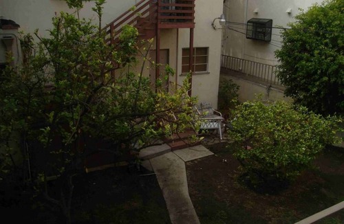 Beverly Hills Apartment | Chic 1-bedroom apartment in Beverly Hills WiFi, AC, walk to Cedars Sinai!