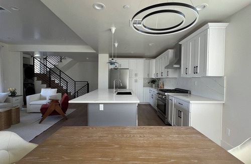 Highland Park House | Chic & Central 4-bedroom home in LA with rooftop terrace